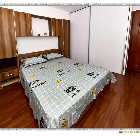 Cazare La Mare Piata Ovidiu Apartment
